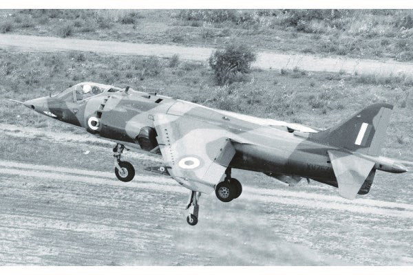 Hawker Siddeley Harrier GR.1/AV-8A 1:72