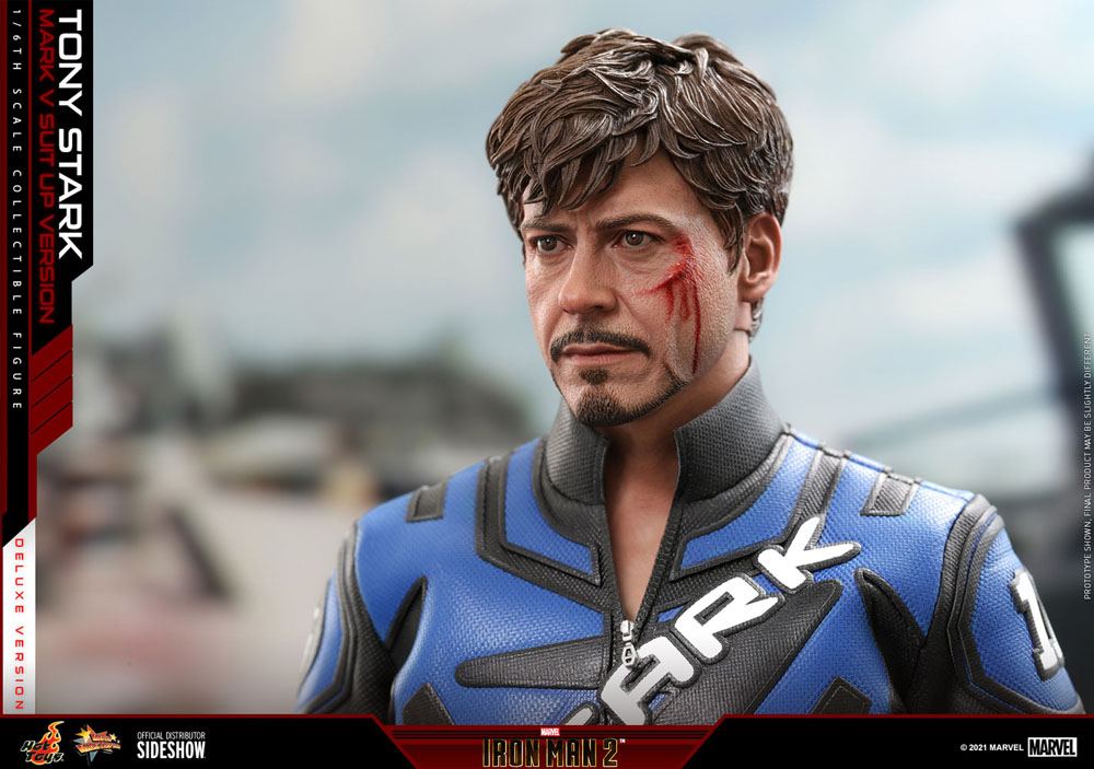 MARVEL - Tony Stark (Mark V Suit Up) Deluxe - Action Figure 31cm