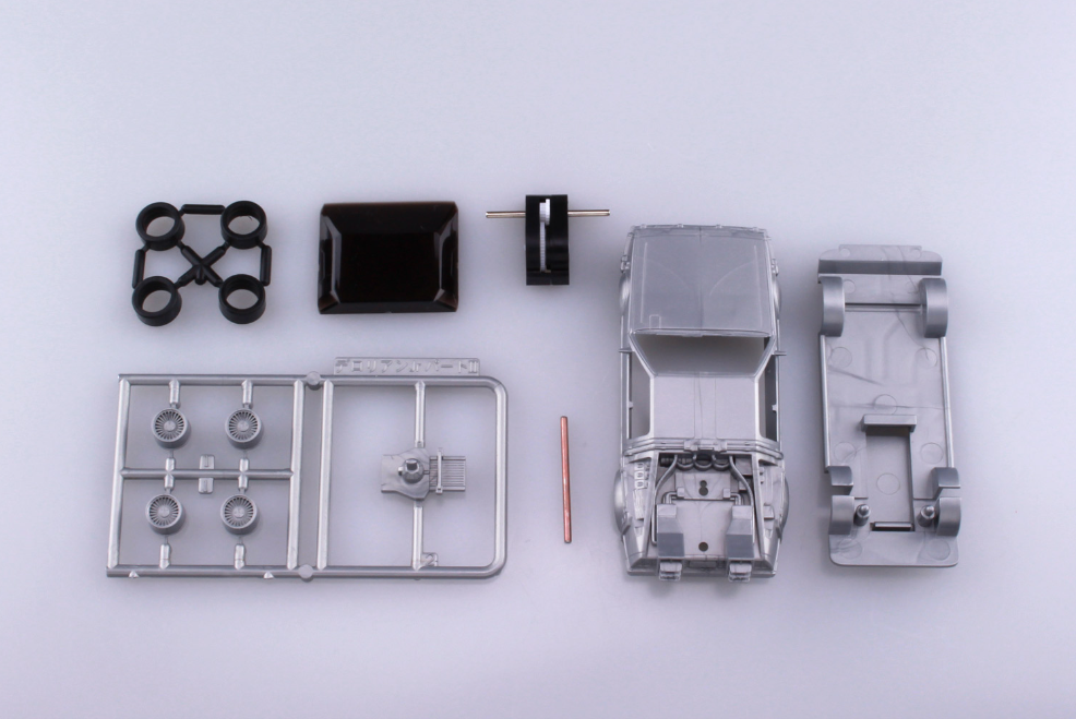 BACK TO THE FUTURE 2 - Delorean - Model Kit 1/43 10cm