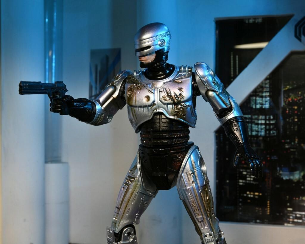 ULTIMATE ROBOCOP - Battle Damaged w/Chair - Figurine articulée 20cm