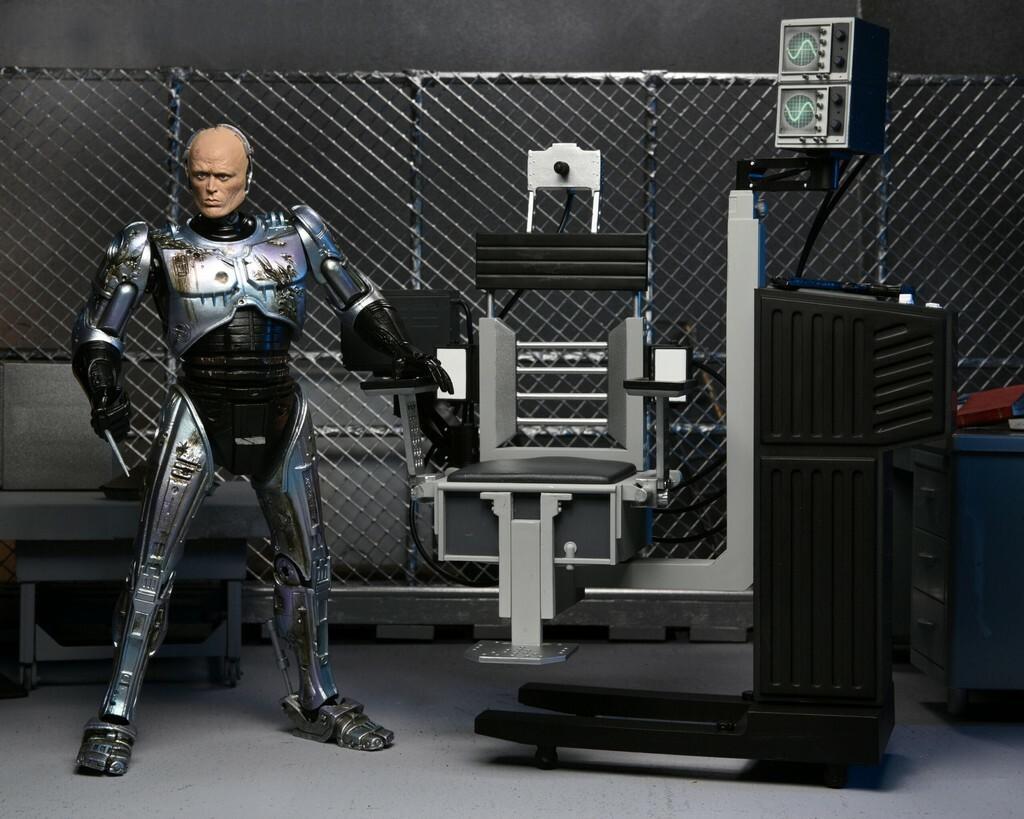 ULTIMATE ROBOCOP - Battle Damaged w/Chair - Figurine articulée 20cm