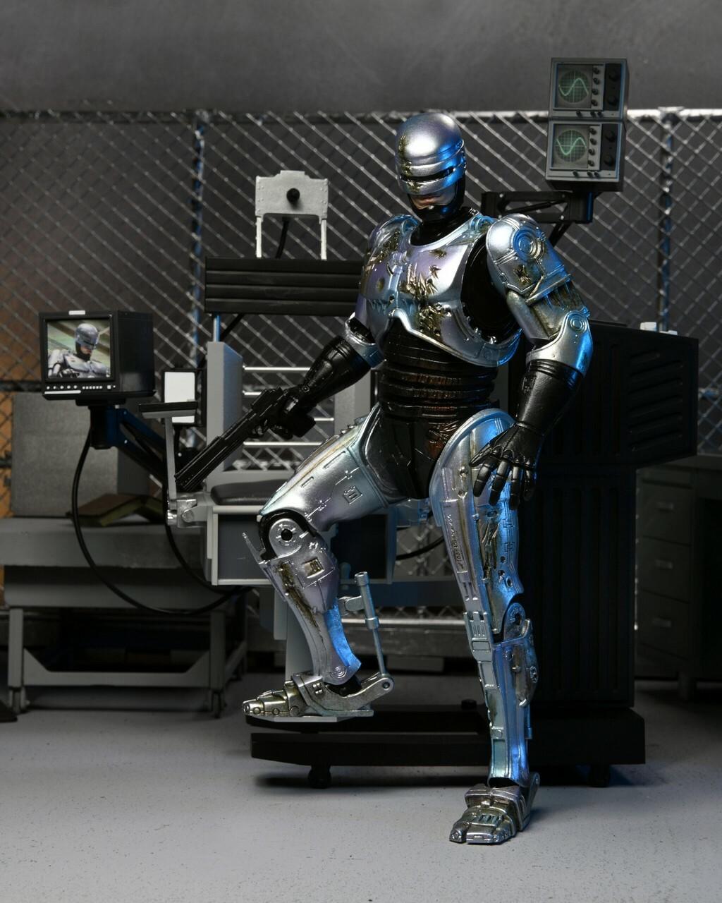 ULTIMATE ROBOCOP - Battle Damaged w/Chair - Figurine articulée 20cm