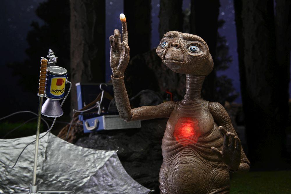 E.T. - Ultimate Deluxe E.T. - Figurine 40ème anniversaire 18cm