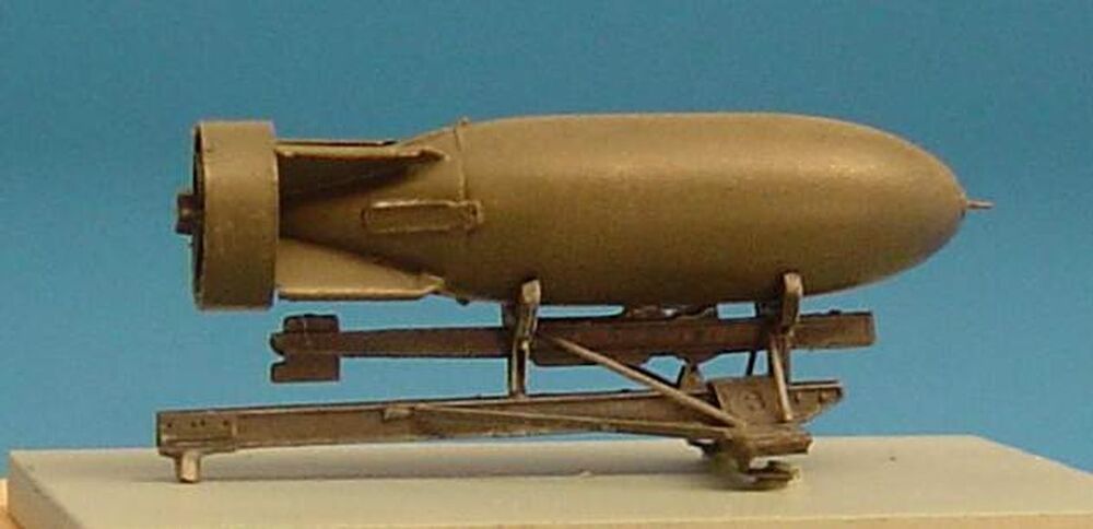 Bomb rack for Spitfire - british 500lb bomb