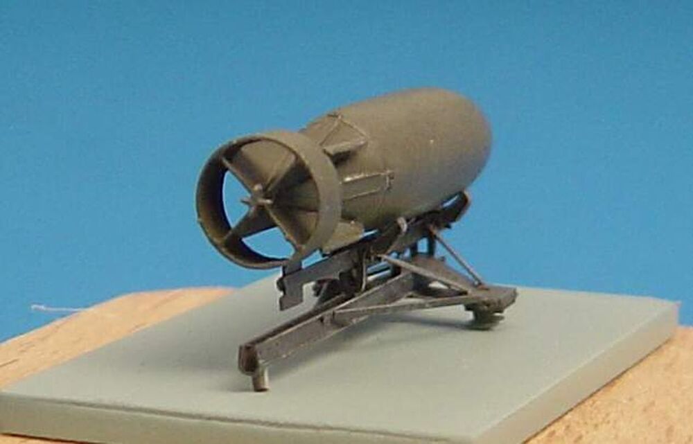 Bomb rack for Spitfire - british 500lb bomb