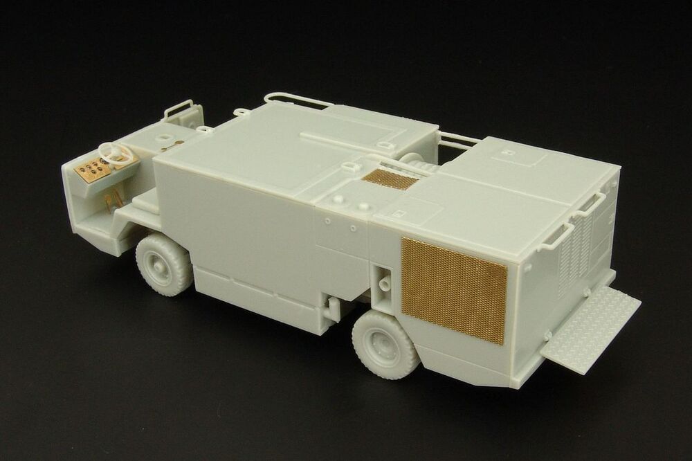 P25 USN carrier deck fire engine