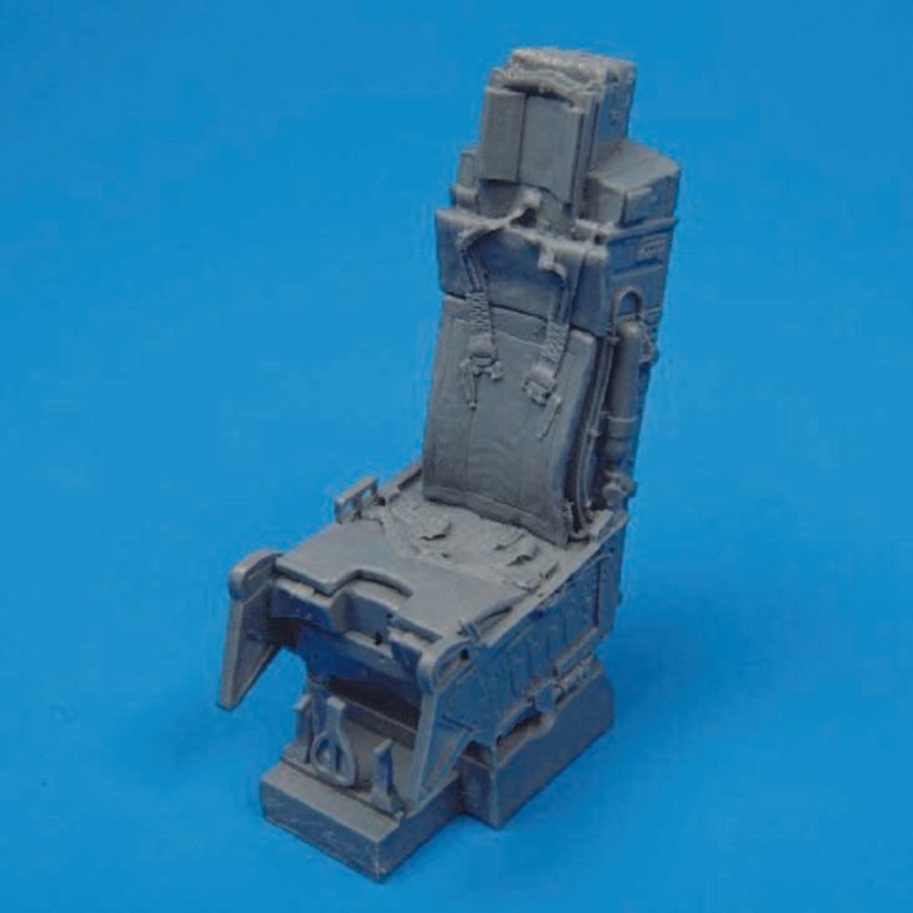 F-15A/C ejection seat with safety belts