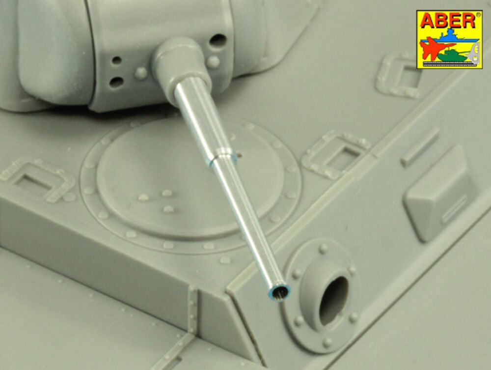 Main Armament for Soviet Heavy Tank SMK 1x76,2mm L-11, 1x45mm M1932,
