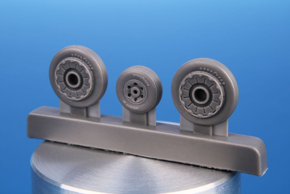 F9F Cougar Correction Wheels / for Kitty Hawk kits