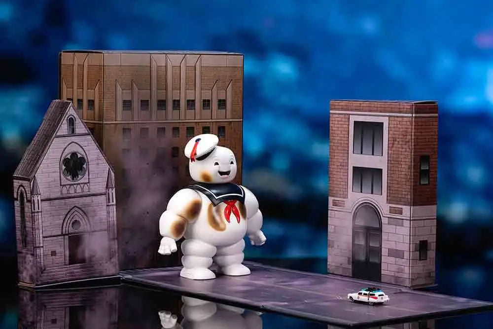 GHOSTBUSTERS ECTO 1 & STAY PUFT DIORAMA NANO SCENE