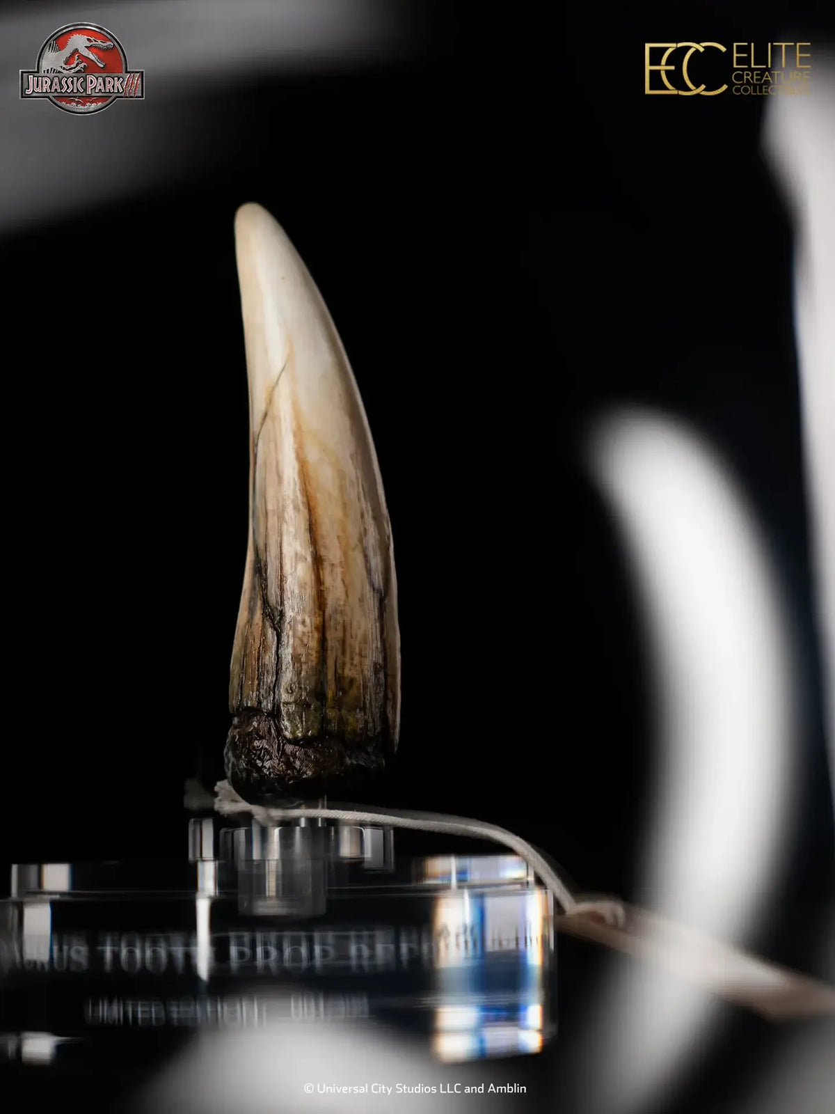 JURASSIC PARK III  SPINOSAURUS TOOTH PROP REPRODUCTION