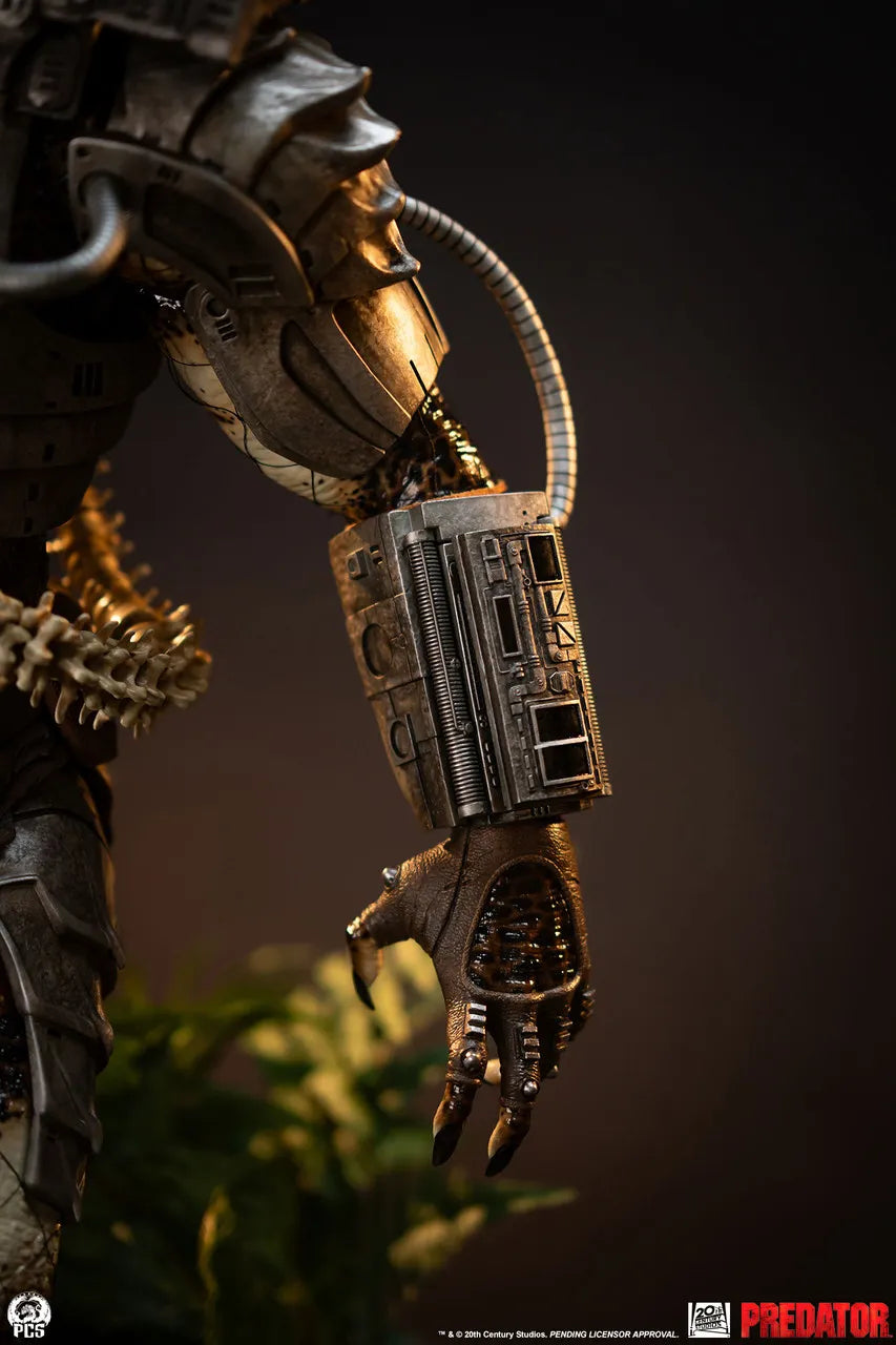 PREDATOR 1:2 SCALE STATUE