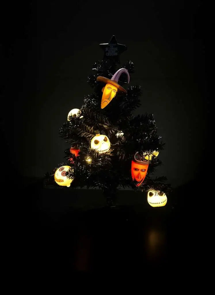 NBX 2005 XMAS TREE WITH LIGHTS
