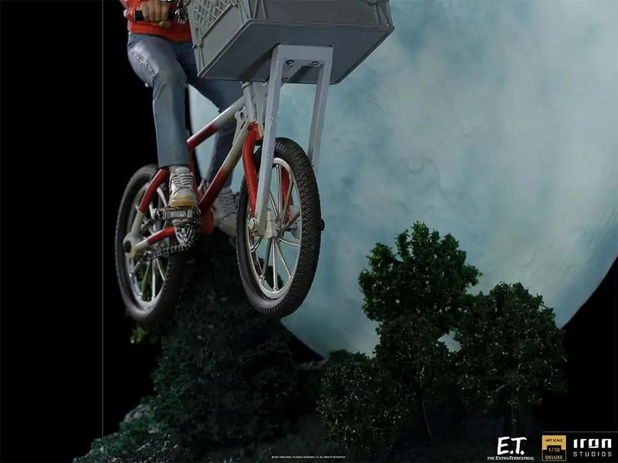 E.T. AND ELLIOT 1/10 ART DELUXE STATUE