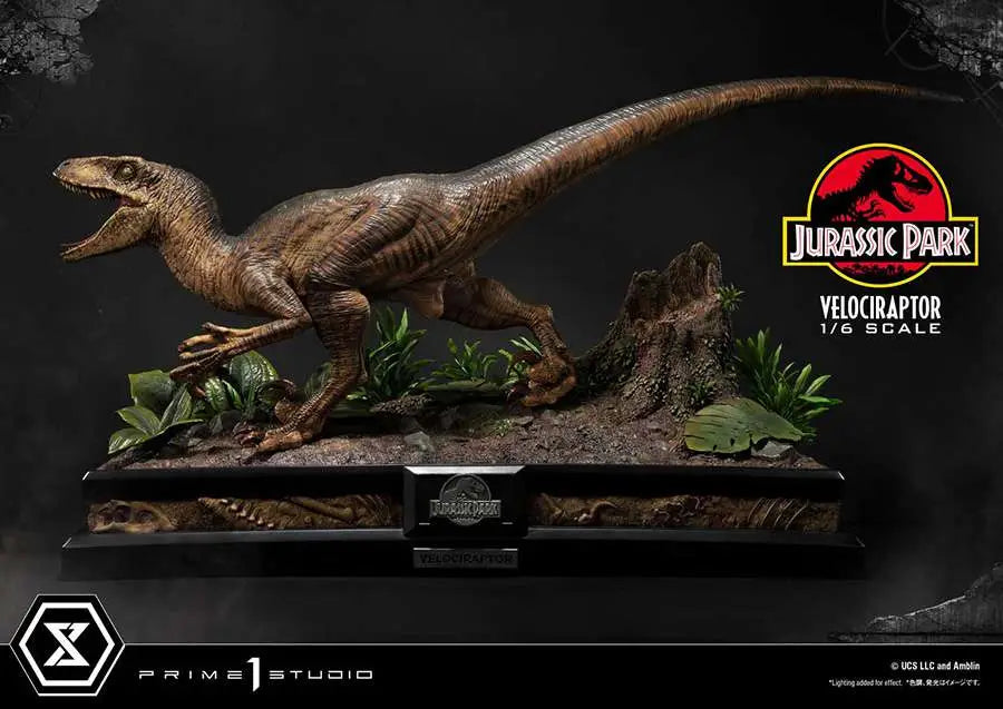 JURASSIC PARK VELOCIRAPTOR ATTACK STATUE
