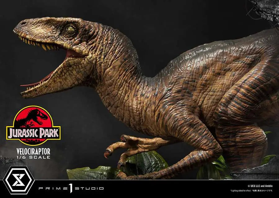JURASSIC PARK VELOCIRAPTOR ATTACK STATUE