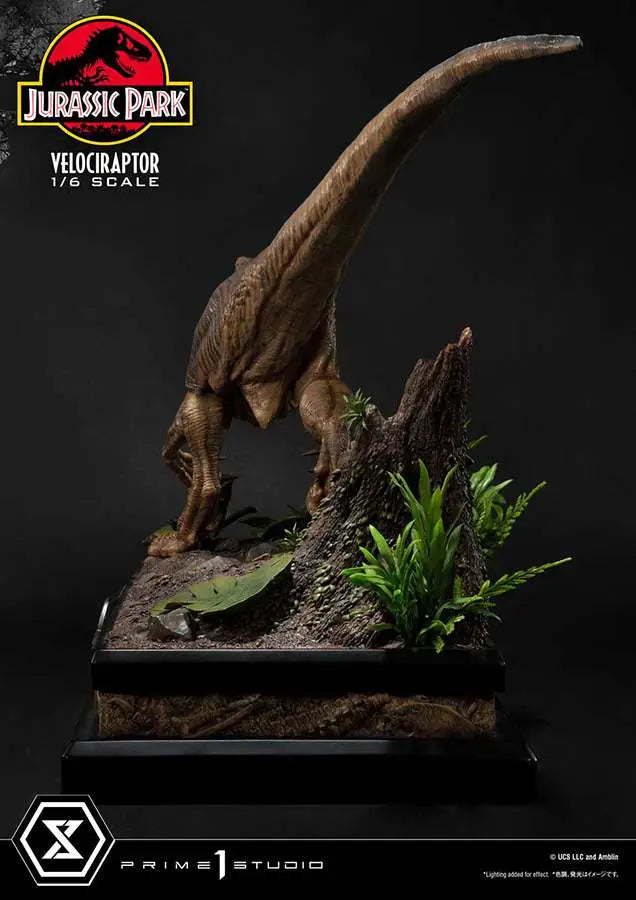 JURASSIC PARK VELOCIRAPTOR ATTACK STATUE