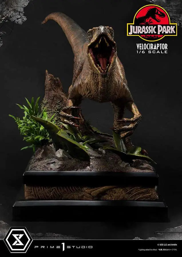 JURASSIC PARK VELOCIRAPTOR ATTACK STATUE