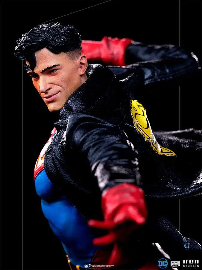 SUPERBOY DELUXE 1/10 ART STATUE