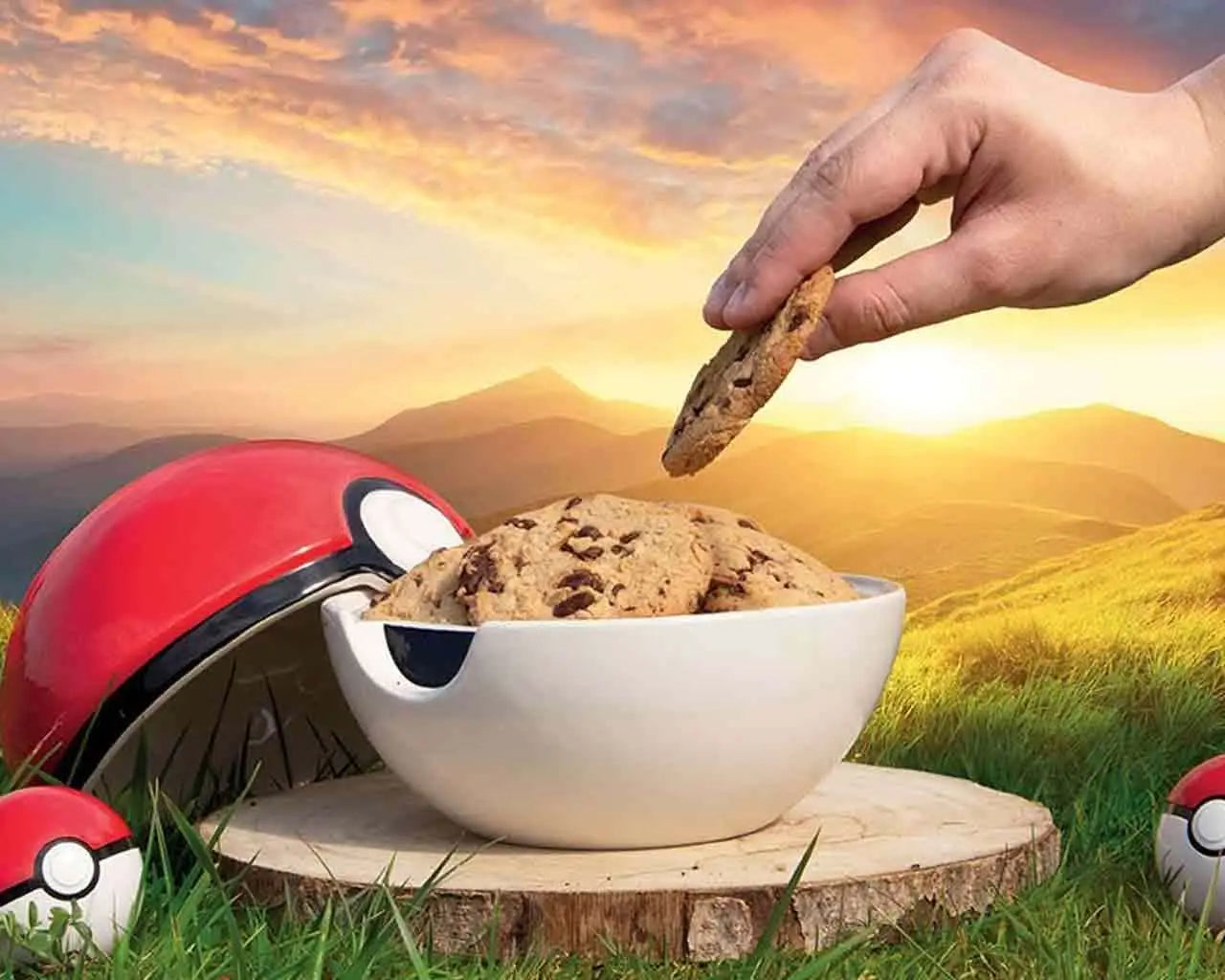 POKEMON POKEBALL COOKIE JAR