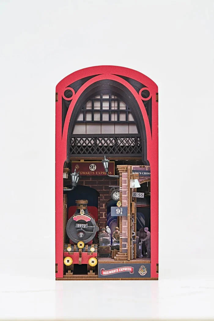 HARRY POTTER - BOOK NOOK KIT - Hogwarts Express - 238pc + LED Light