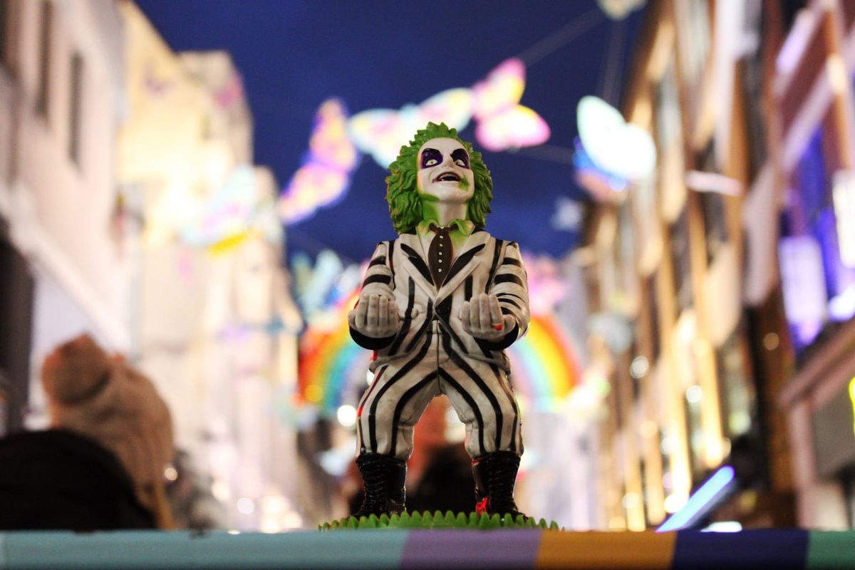 BEETLEJUICE – Figur 20 cm – Controller und Telefonunterstützung
