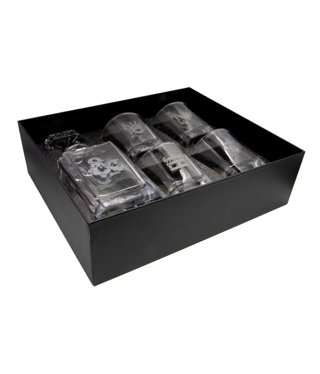 DUNGEONS & DRAGONS - Set with 4 engraved whiskey glasses