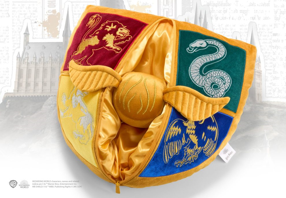 HARRY POTTER - Hogwarts's Blazon and Golden Snitch - Plush 36cm