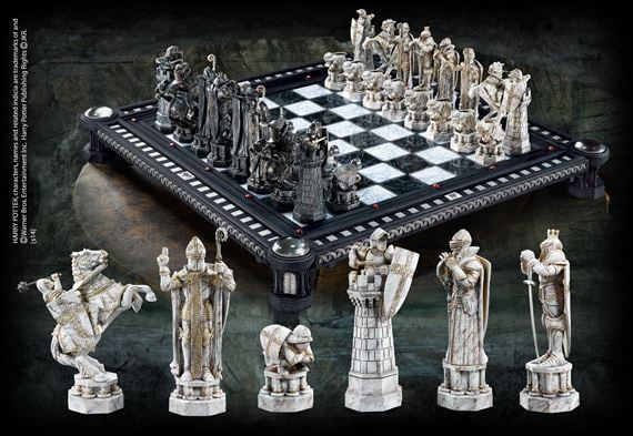 HARRY POTTER - The Final Challenge Chess Set