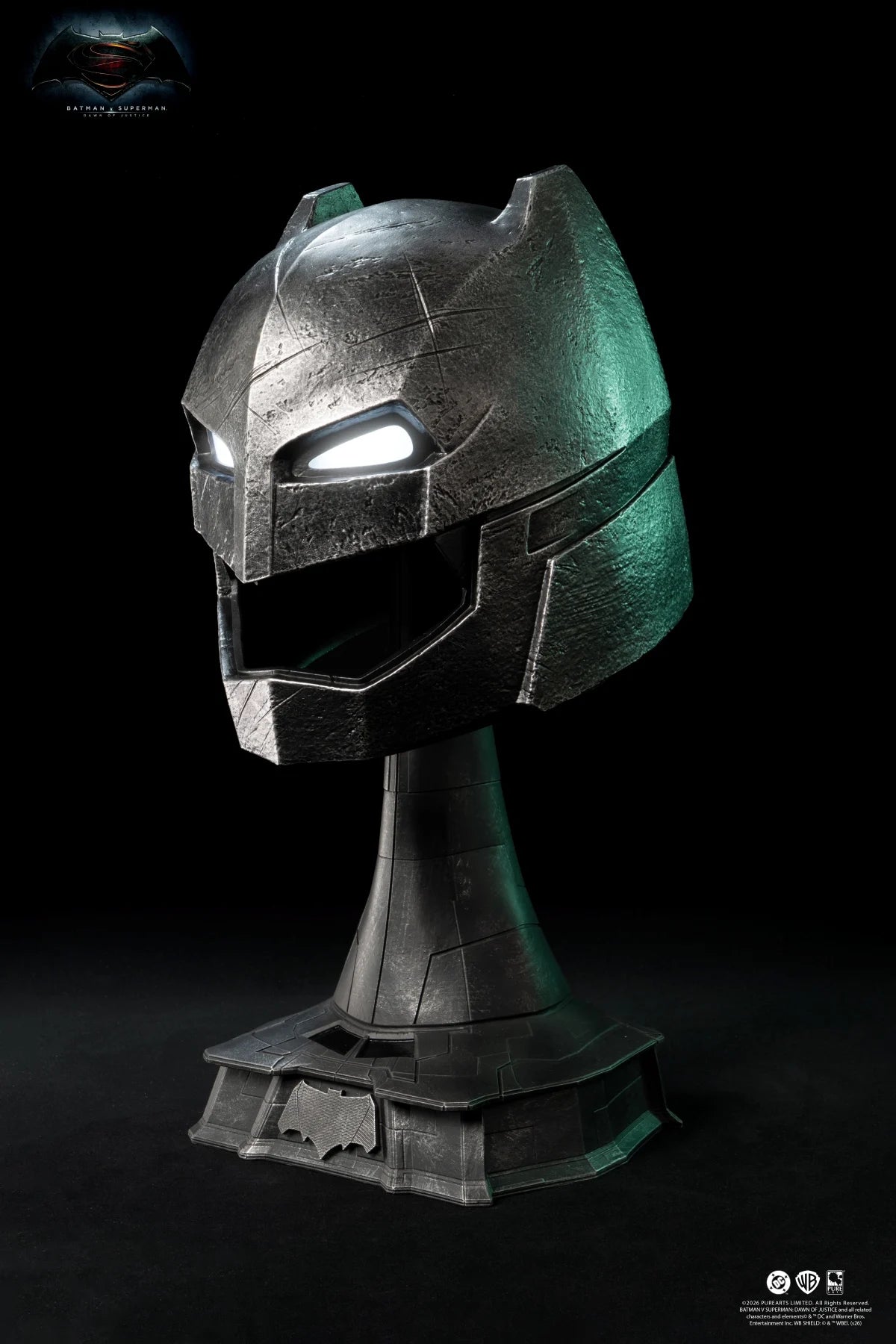 BATMAN V SUPERMAN - Armored Batman Helmet - Replica 1/1