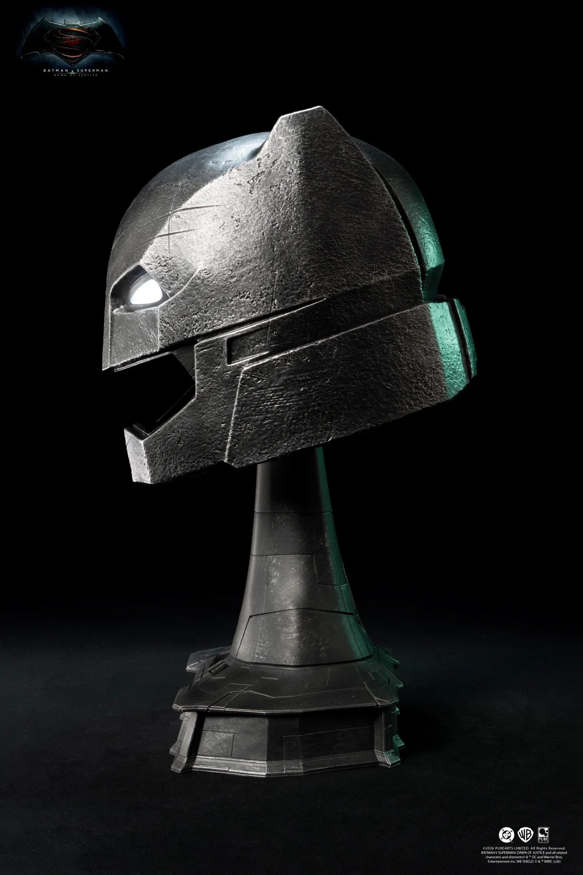 BATMAN V SUPERMAN - Armored Batman Helmet - Replica 1/1