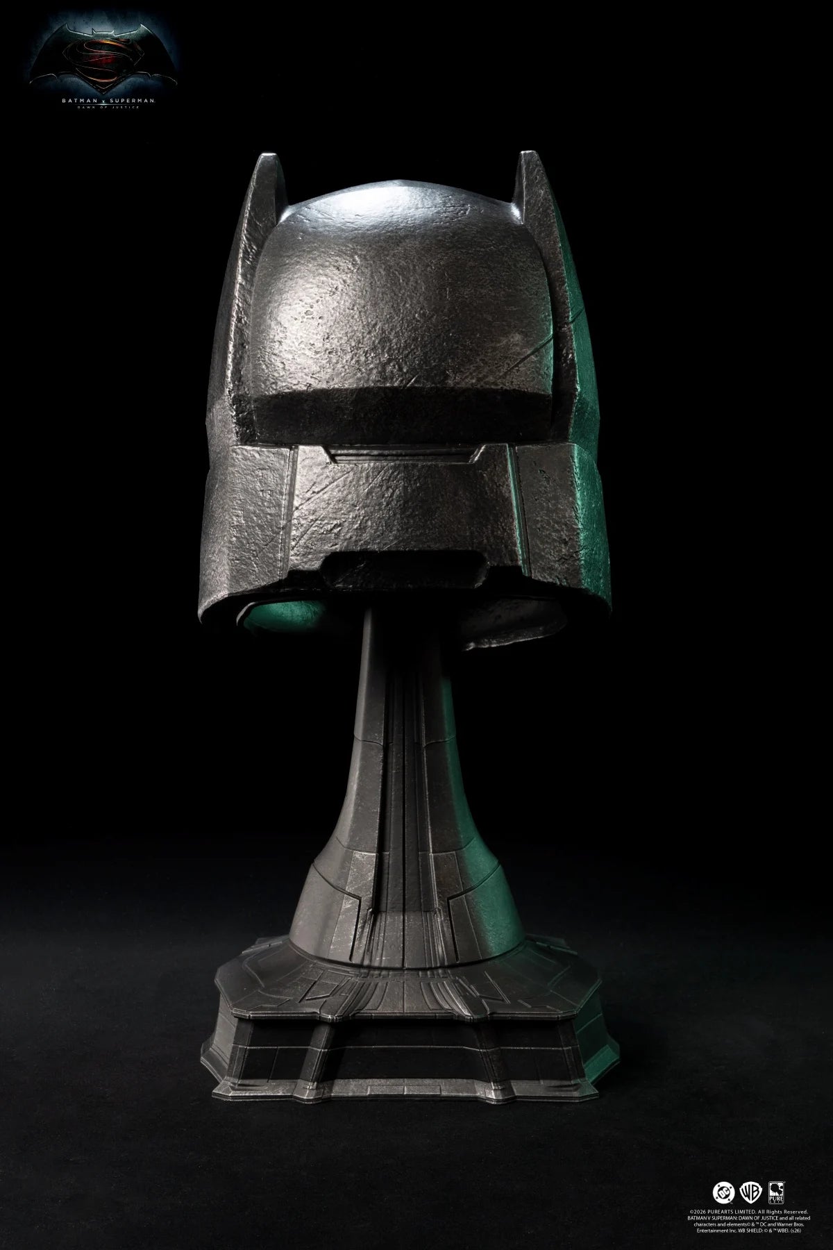 BATMAN V SUPERMAN - Armored Batman Helmet - Replica 1/1