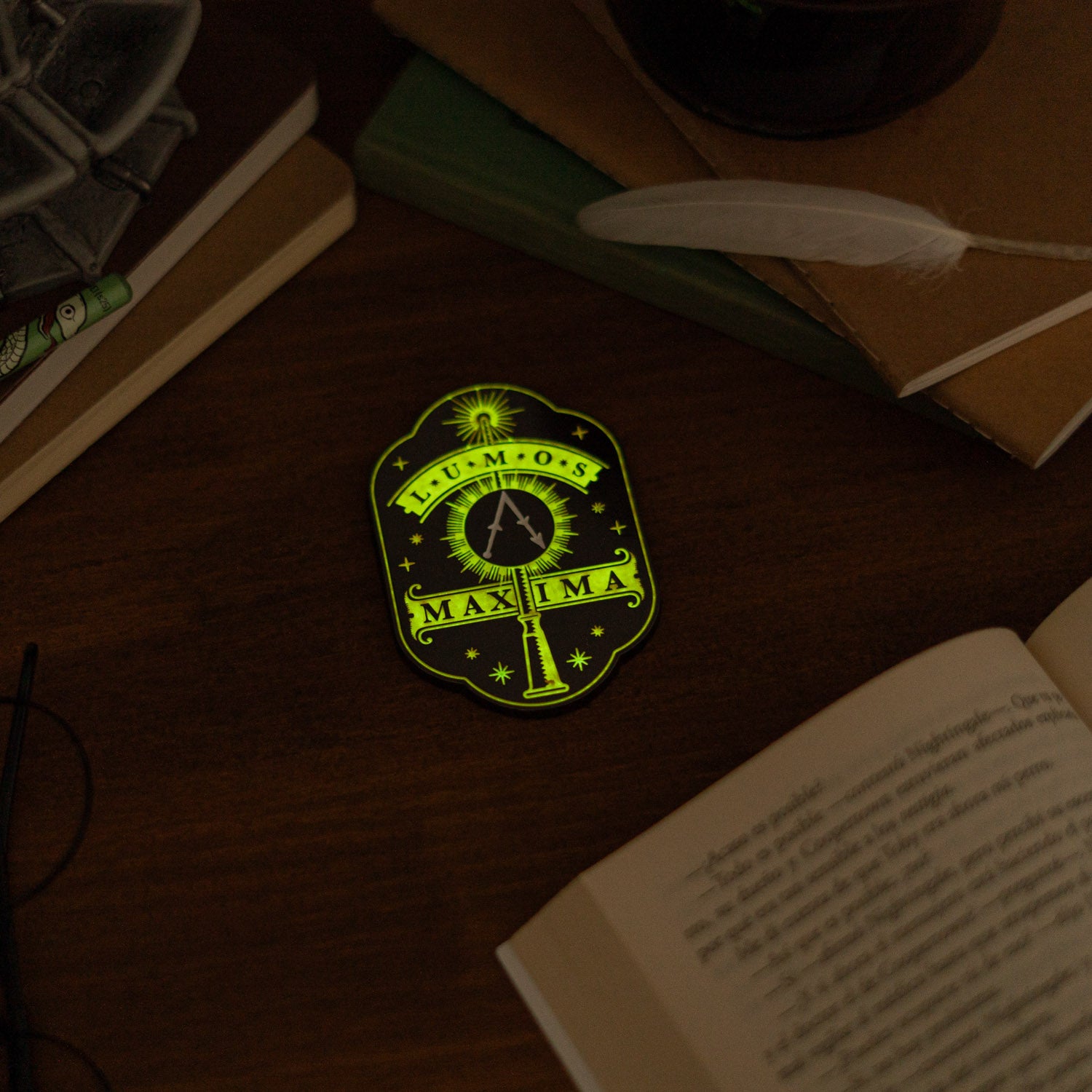 HARRY POTTER - Lumos Maxima - 'Glow in the Dark' Metal Magnet