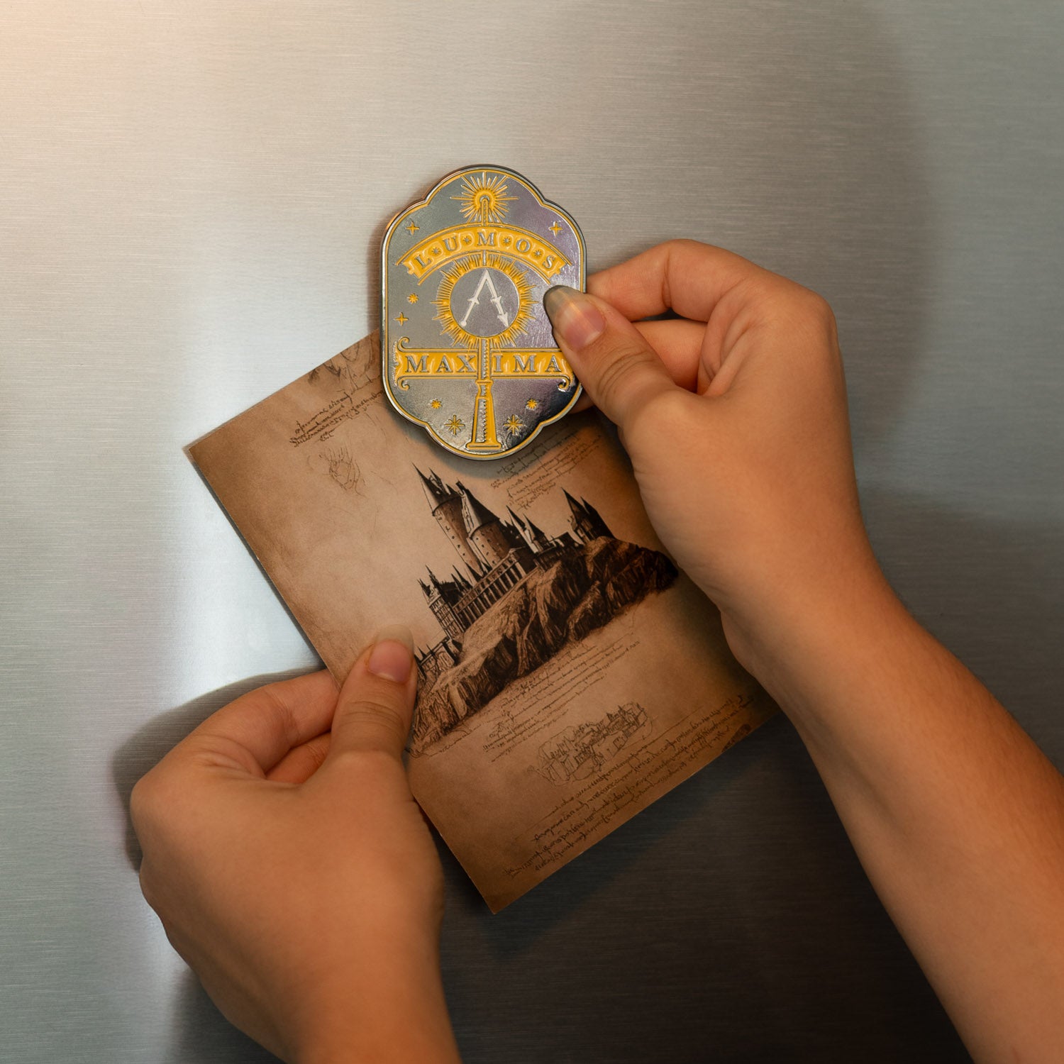 HARRY POTTER - Lumos Maxima - 'Glow in the Dark' Metal Magnet