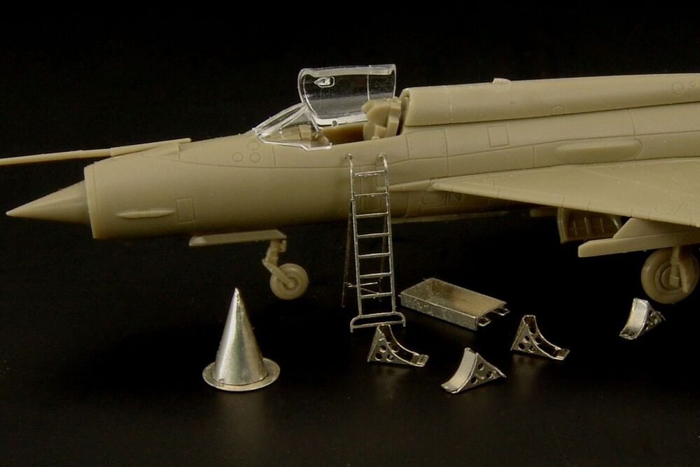 MIG-21 maintenance accessories (Eduard-Atack)