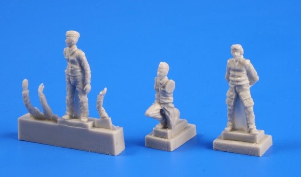 Czechoslovak pilot (1 fig)and mechanic 2"