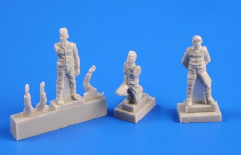 Czechoslovak pilot (1 fig)and mechanic 2"