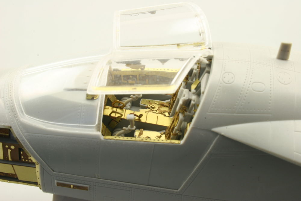 F-111 late seatbelts for Hobby Boss