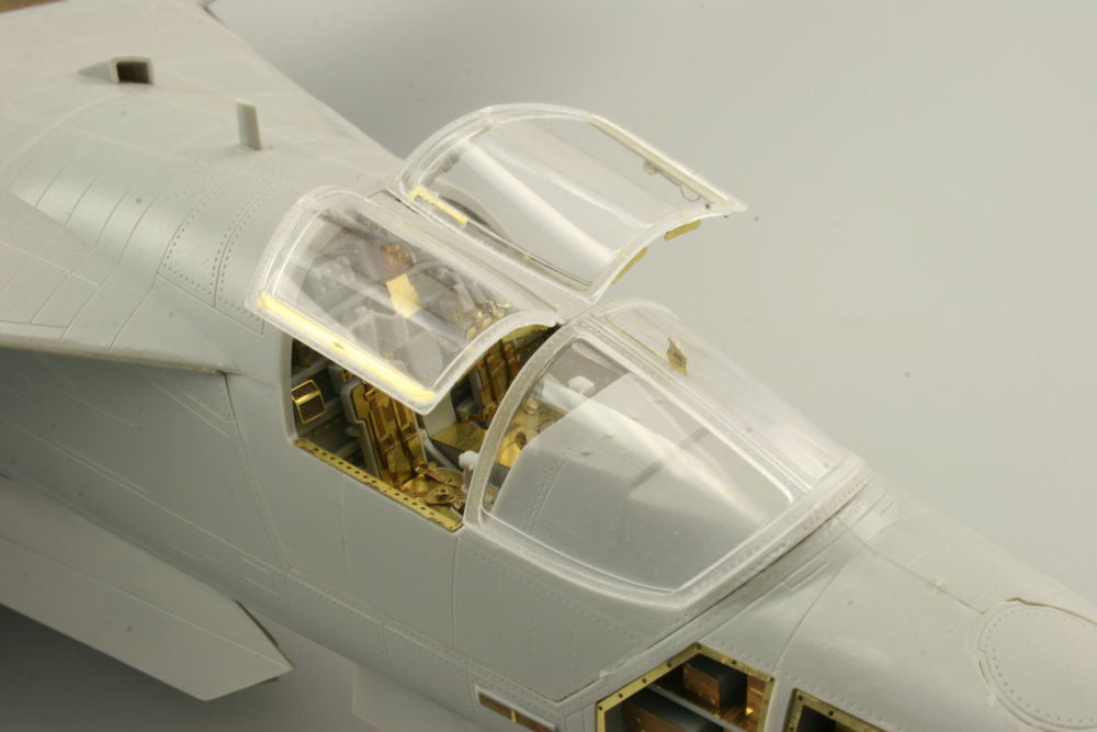 F-111 late seatbelts for Hobby Boss