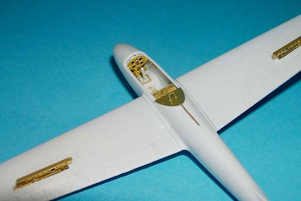 LF-107 Lunak glider (Modela kit) 48027