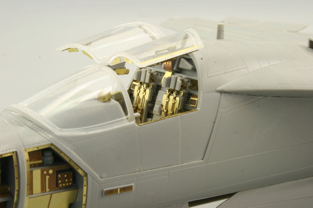 F-111 late seatbelts for Hobby Boss