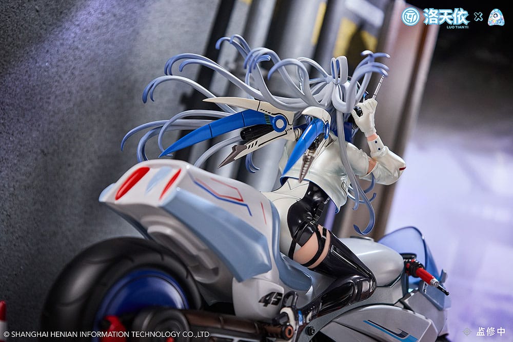 Vsinger PVC Statue 1/7 Vsinger Luo Tianyi Retro-Future Storm Driver Ver. 23 cm