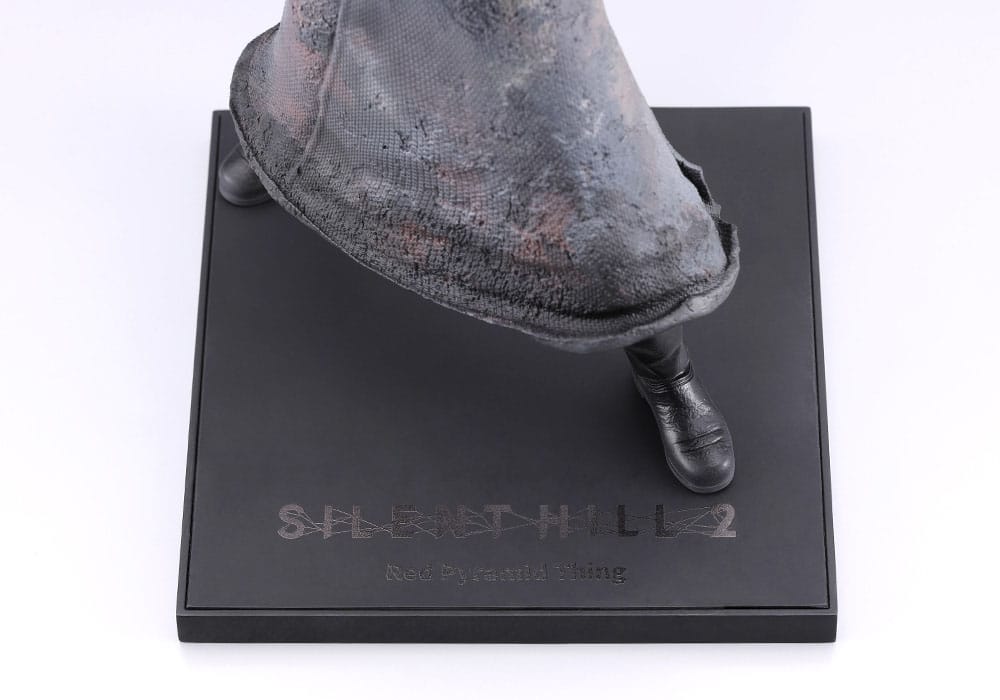 Silent Hill 2 Oshi Works Statue 1/7 Red Pyramid Thing 26 cm