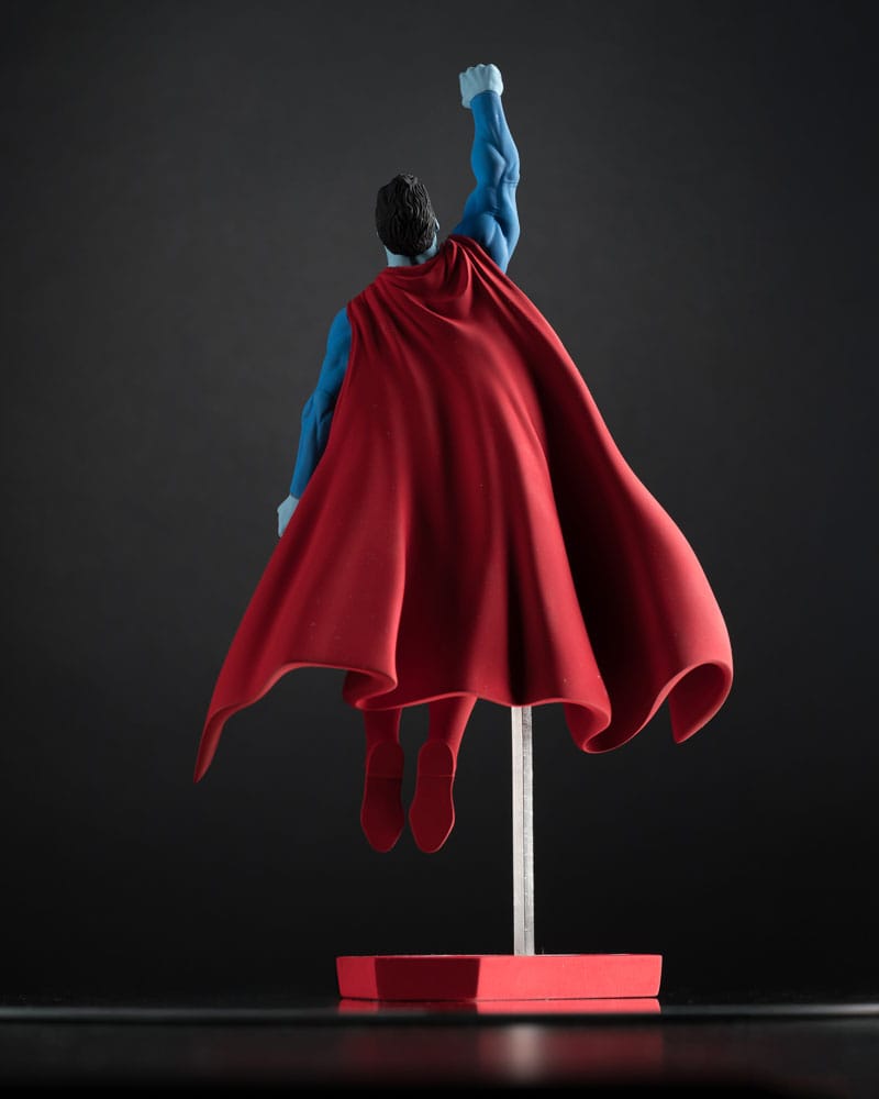 DC Direct Statue 1/10 Superman Red and Blue: Superman by Gary Frank Limited Edition 26 cm