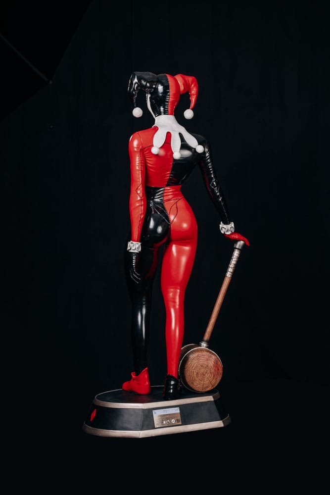 DC Comics Lebensgroße Statue Harley Quinn 196 cm