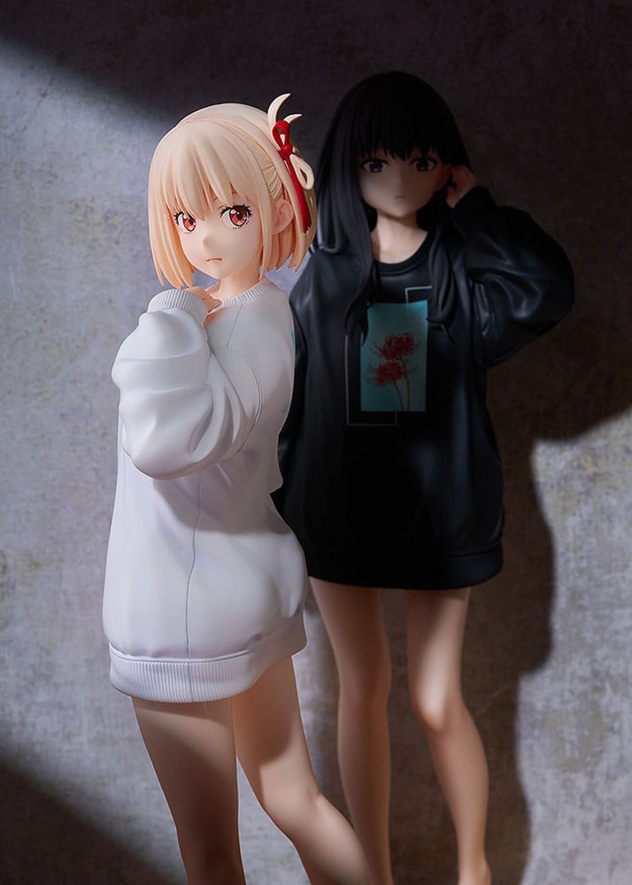 Lycoris Recoil PVC Statue 1/7 Chisato Nishikigi: Oversized Sweatshirt Ver. 25 cm