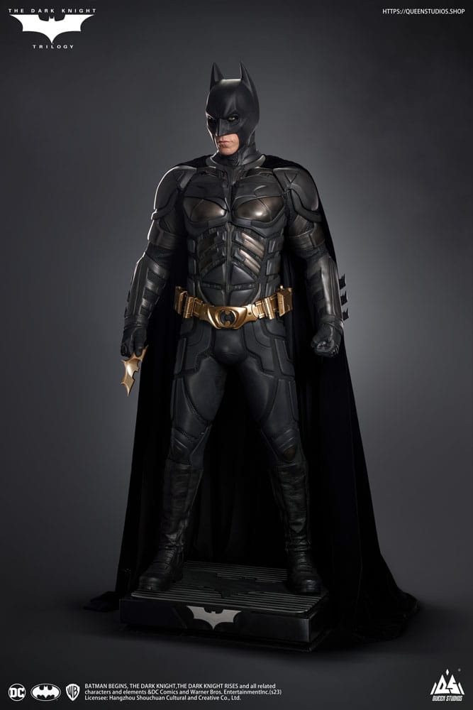Die lebensgroße Statue des Dunklen Ritters Batman Deluxe Edition 207 cm