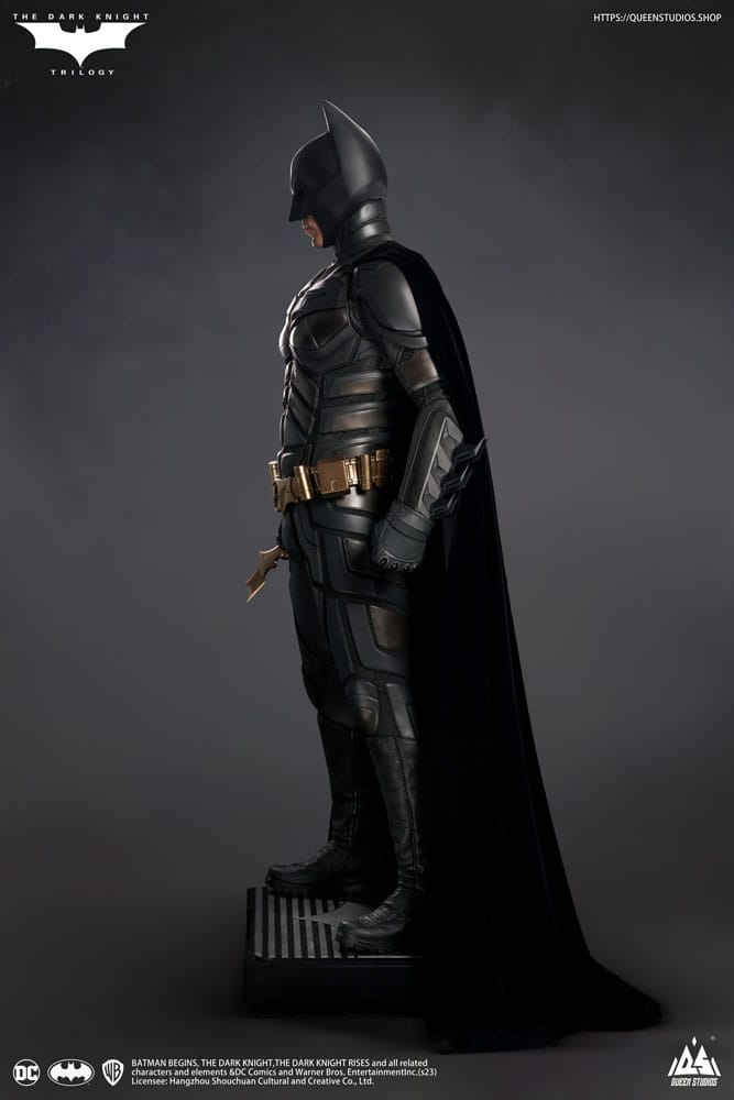 Die lebensgroße Statue des Dunklen Ritters Batman Deluxe Edition 207 cm