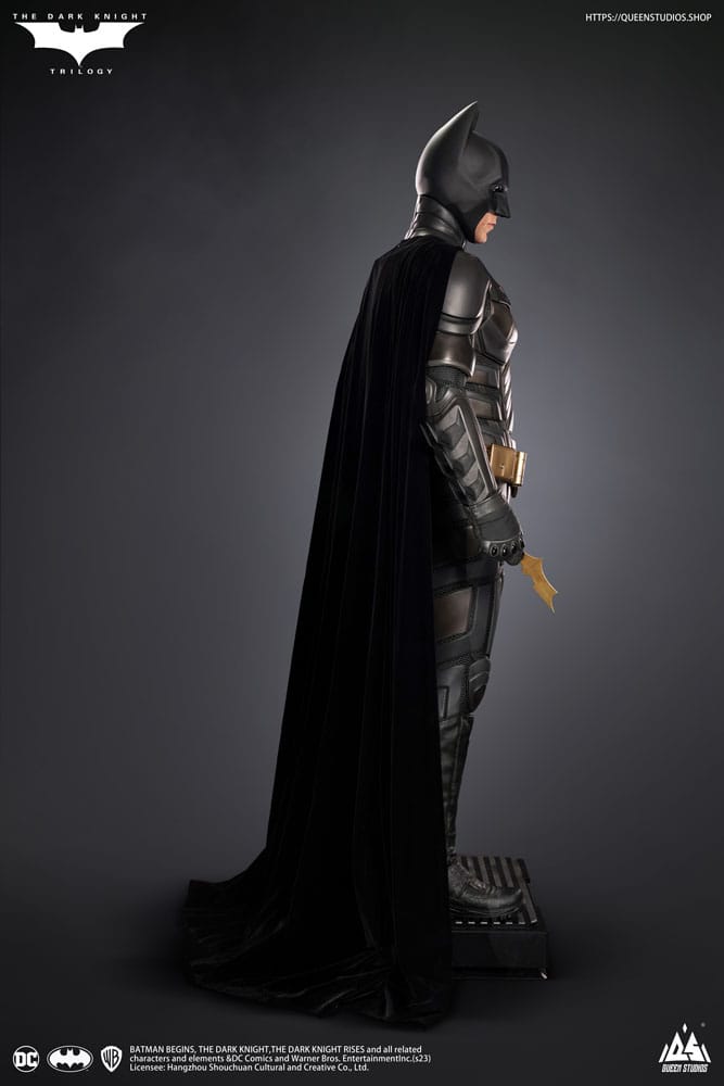 Die lebensgroße Statue des Dunklen Ritters Batman Deluxe Edition 207 cm