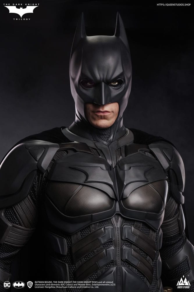Die lebensgroße Statue des Dunklen Ritters Batman Deluxe Edition 207 cm